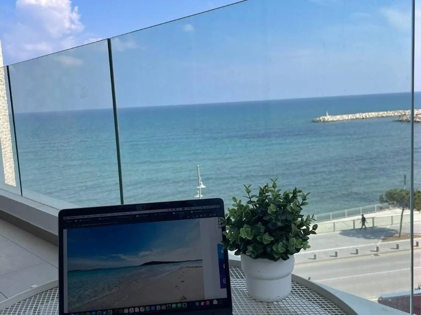 Apartment Seaview City Retreat Larnaca