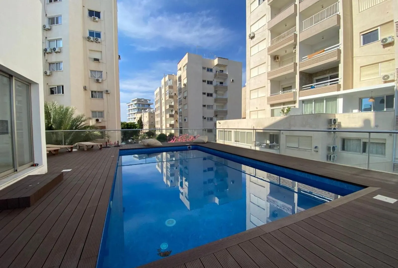 Apartament Seaview City Retreat Larnaca Cypr